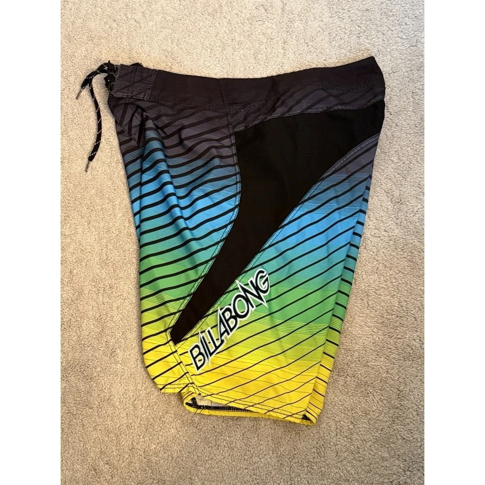 Billabong Quad Stretch Board Shorts Mens 34 Multicolor Stripe Surf Swim Trunks